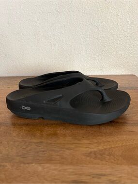 ADULTS' OOFOS ORIGINAL THONG SANDALS SIZE  M-6, W-8